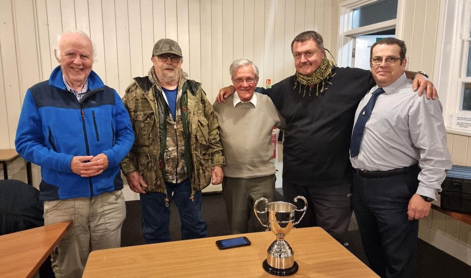 Farnborough radio  society wins NFD cup